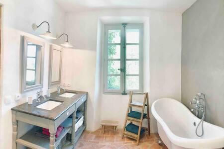 Готель La Bastide Saint-Julien  Екстер'єр фото